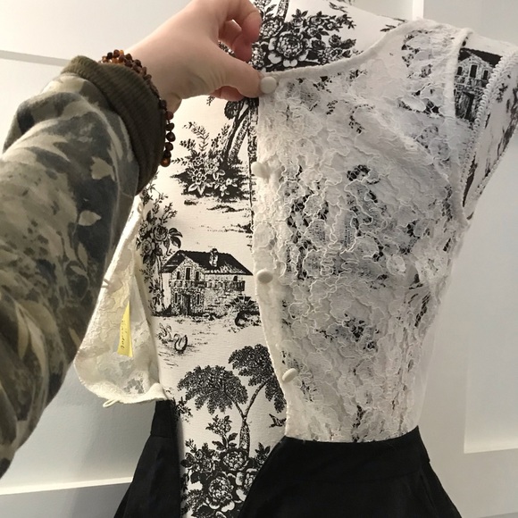 Bardot lace back top with puff skirt and pockets. - Picture 6 of 7